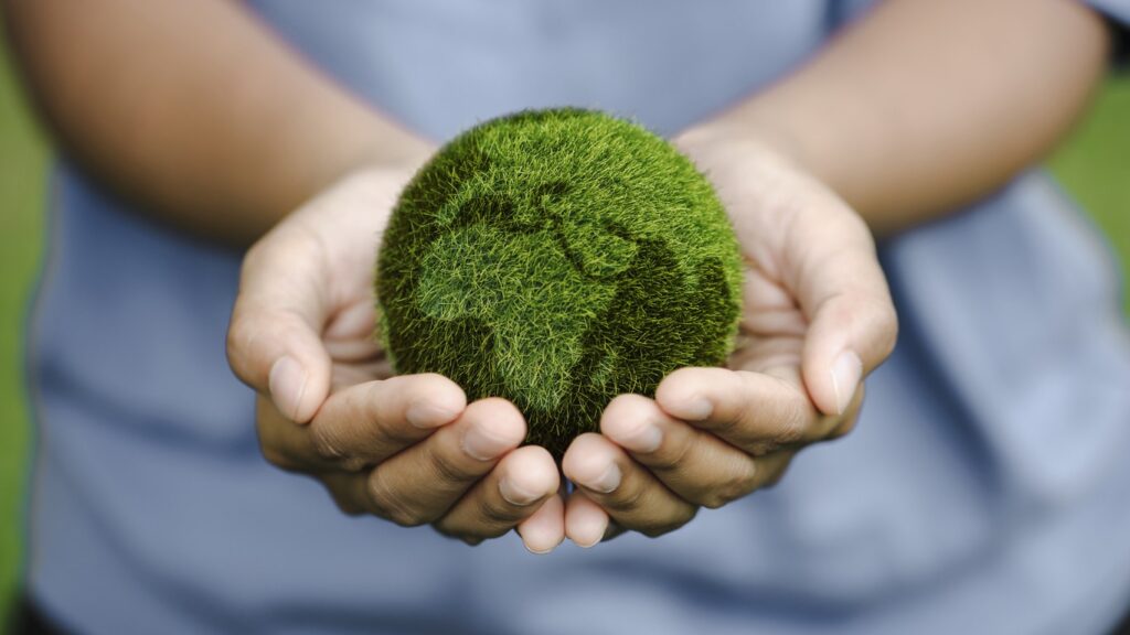 avenir-durable-planete-terre-verte-environnement-main-1024x576 L'importance des marchés libres dans la construction d'un avenir durable
