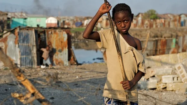 pauvrete-en-afrique-600x337-1 Le développement économique de l'Afrique est entravé par la corruption et le populisme